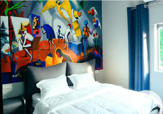  普格对于酒店的墙体彩绘而言更注重哪些方面？